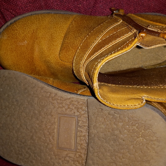 Boot - Picture 4 of 4